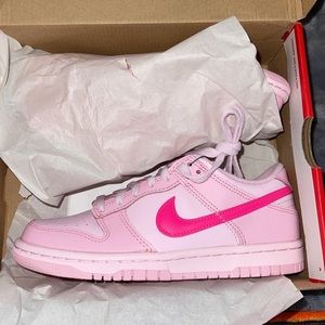 Nike triple pink dunk